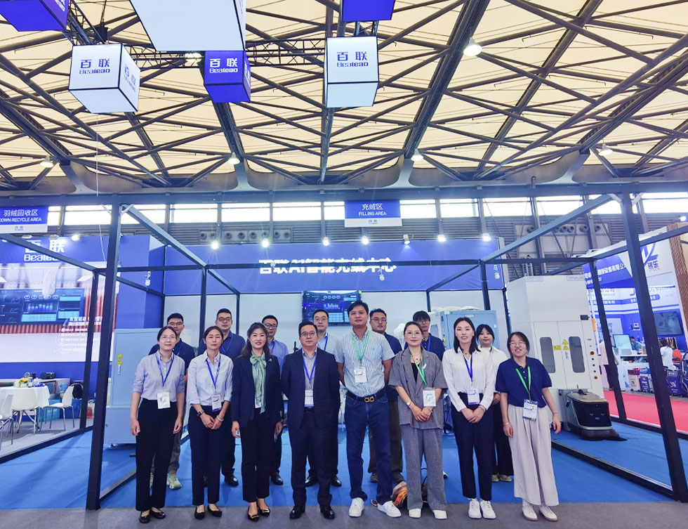 百聯AI智能充絨中心現身2025中國國際縫制設備展覽會 百聯AI智能充絨中心現身2025中國國際縫制設備展覽會